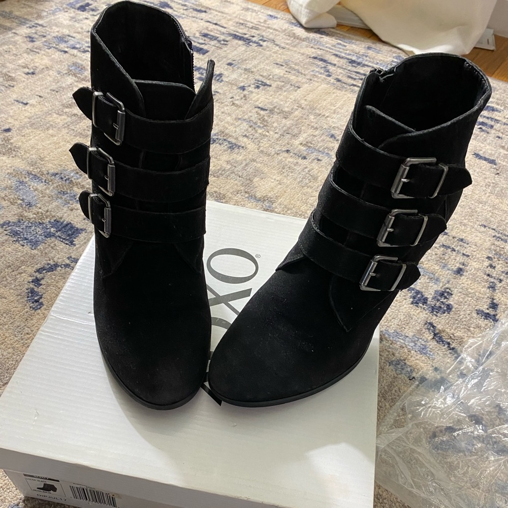 Xoxo black booties